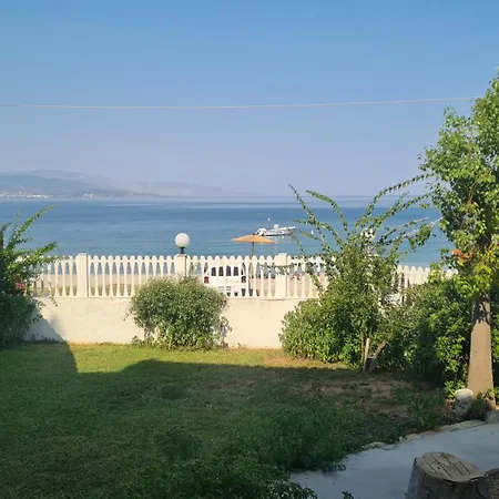 Per Mare Beachfront *